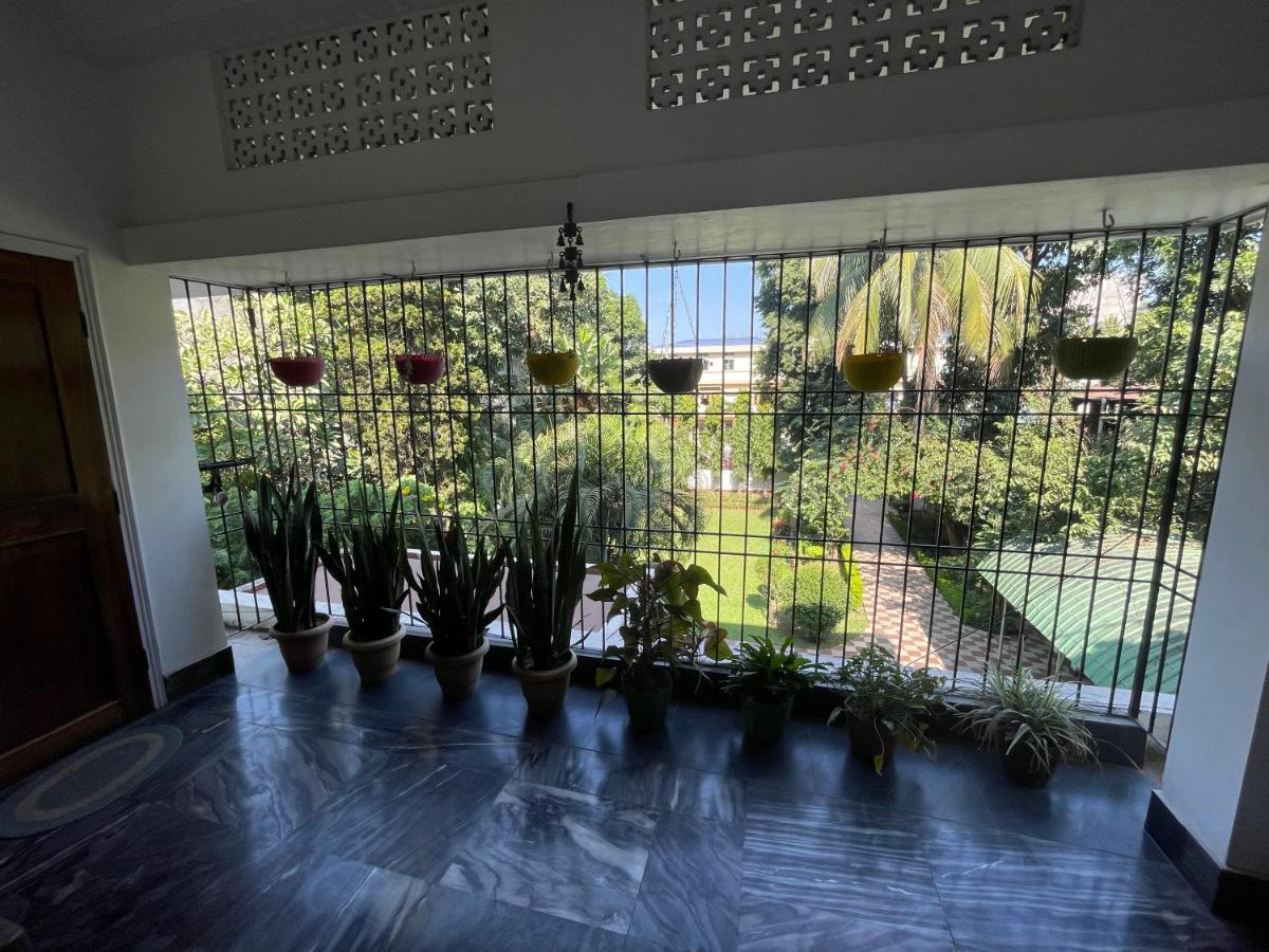 The Choudhury Manor Homestay Гувахати Экстерьер фото