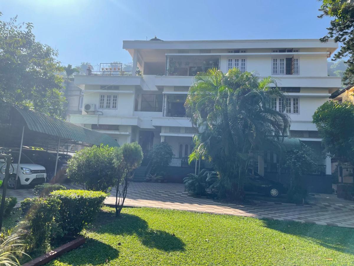 The Choudhury Manor Homestay Гувахати Экстерьер фото