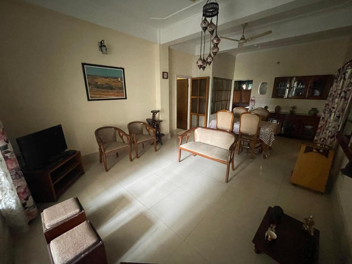 The Choudhury Manor Homestay Гувахати Экстерьер фото