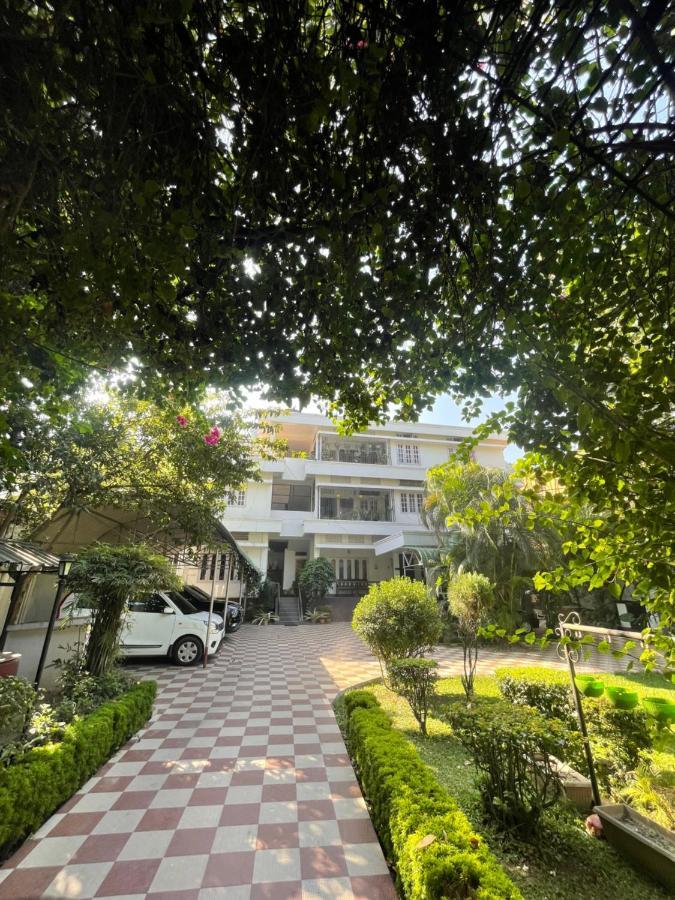 The Choudhury Manor Homestay Гувахати Экстерьер фото