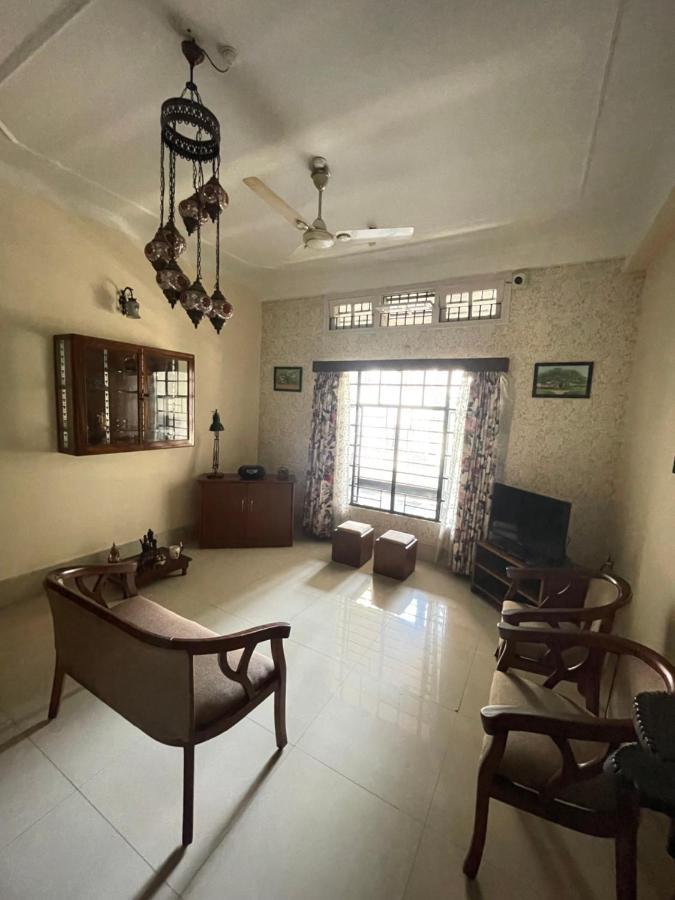 The Choudhury Manor Homestay Гувахати Экстерьер фото