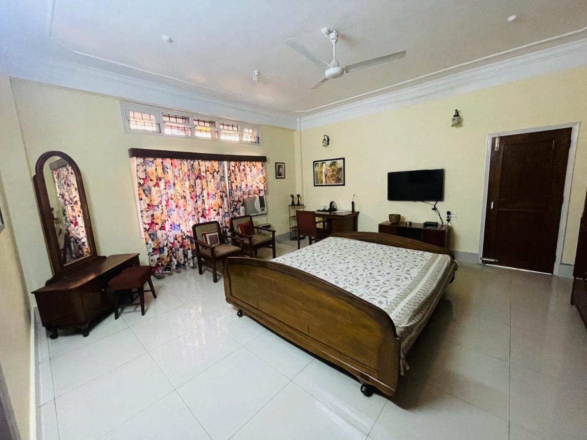 The Choudhury Manor Homestay Гувахати Экстерьер фото