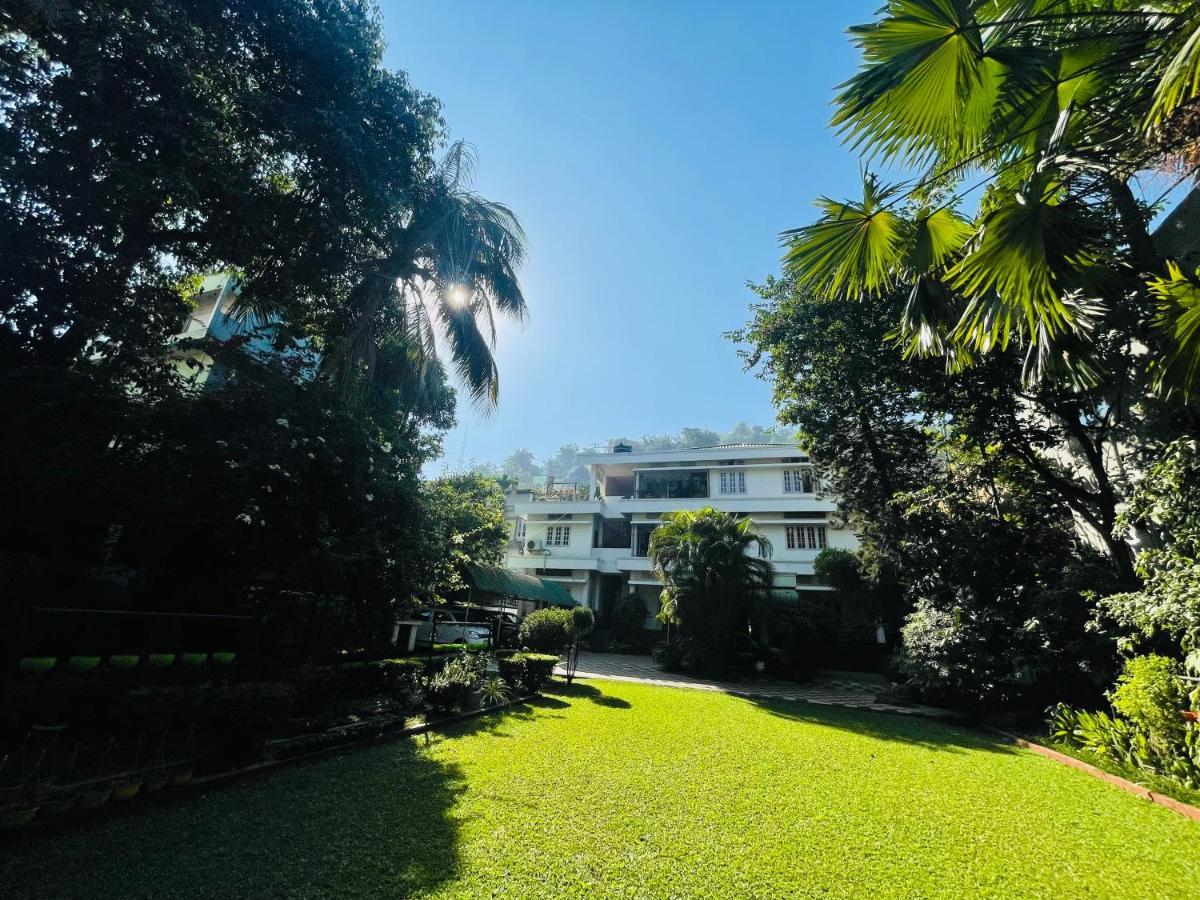 The Choudhury Manor Homestay Гувахати Экстерьер фото