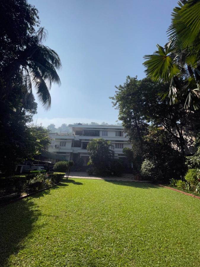 The Choudhury Manor Homestay Гувахати Экстерьер фото