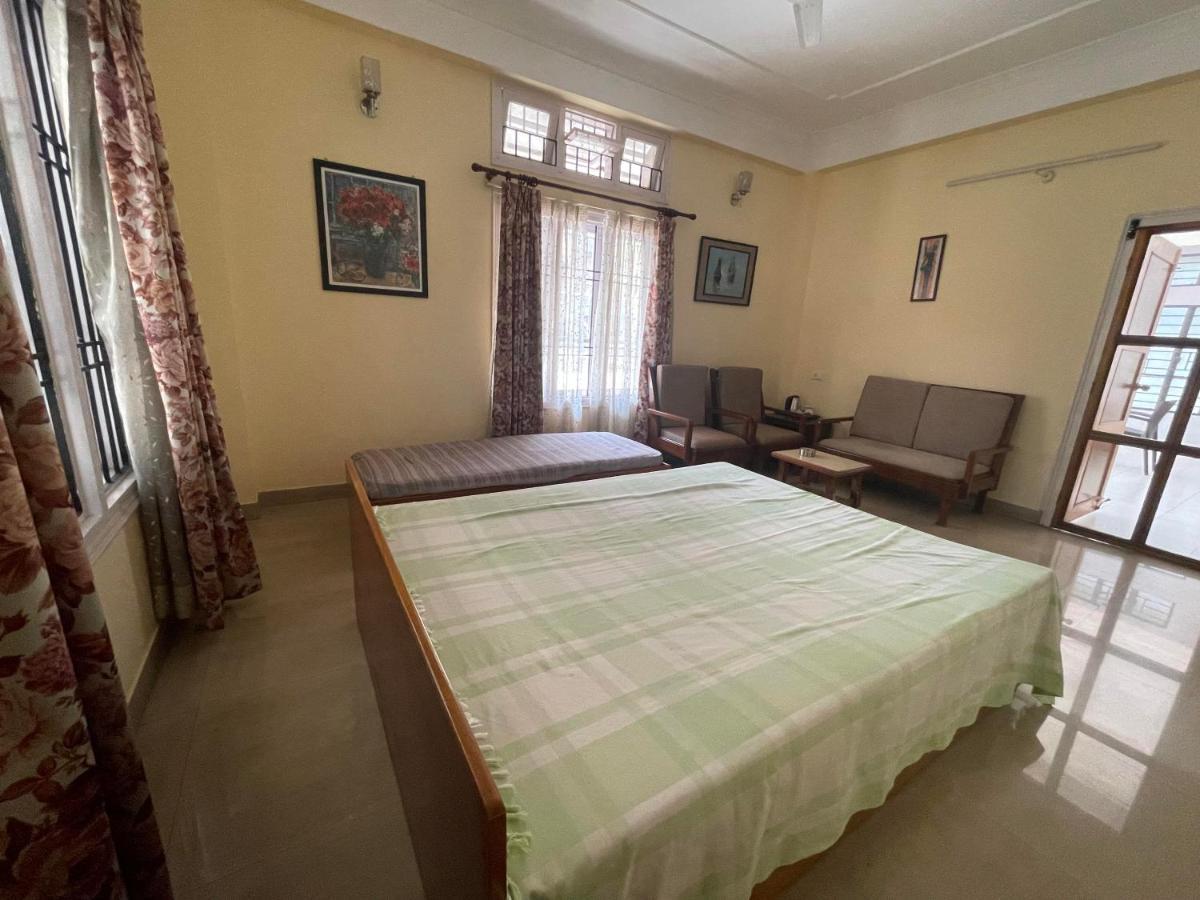 The Choudhury Manor Homestay Гувахати Экстерьер фото