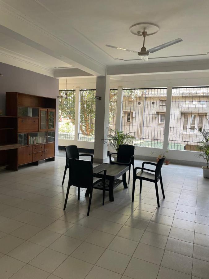 The Choudhury Manor Homestay Гувахати Экстерьер фото