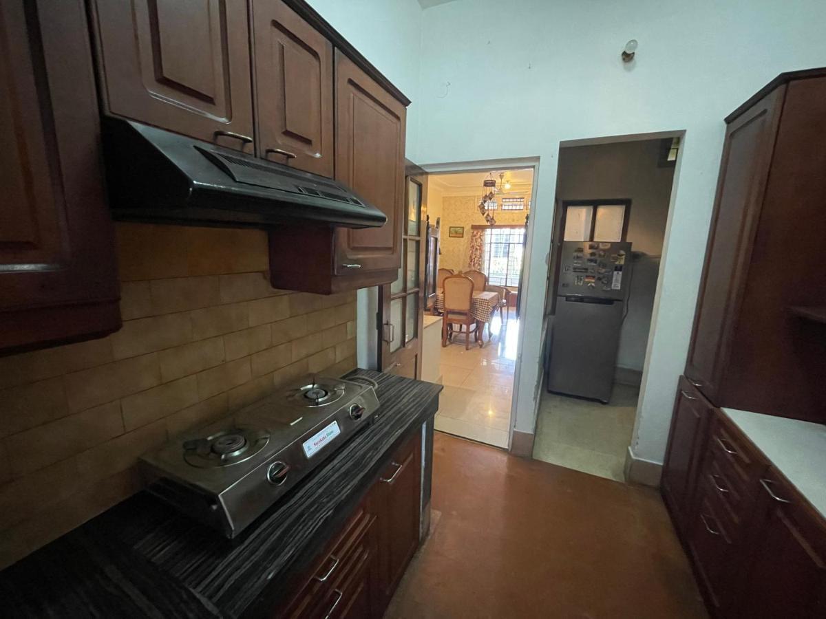 The Choudhury Manor Homestay Гувахати Экстерьер фото