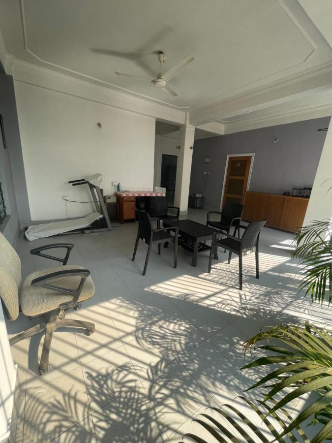 The Choudhury Manor Homestay Гувахати Экстерьер фото
