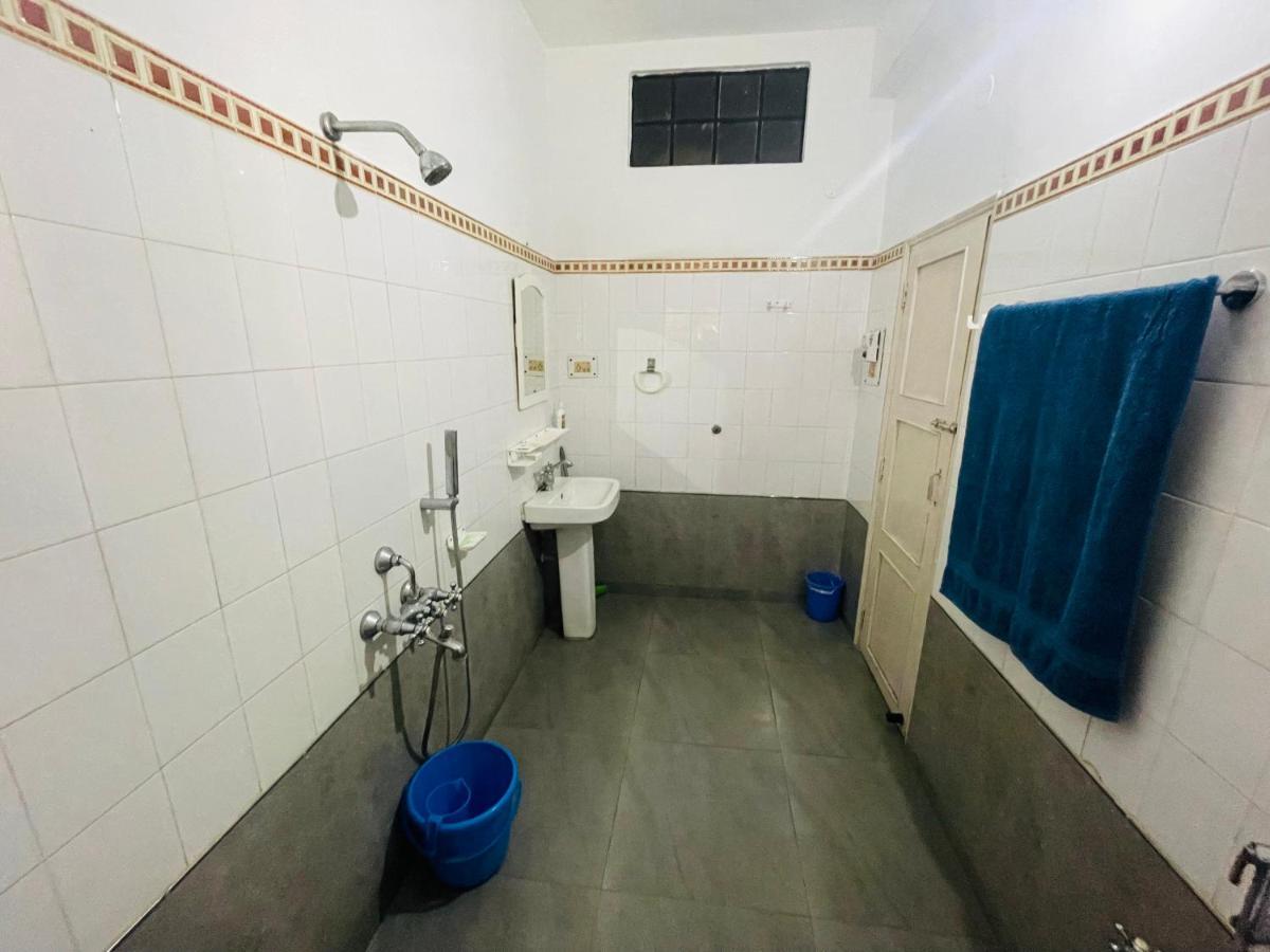 The Choudhury Manor Homestay Гувахати Экстерьер фото