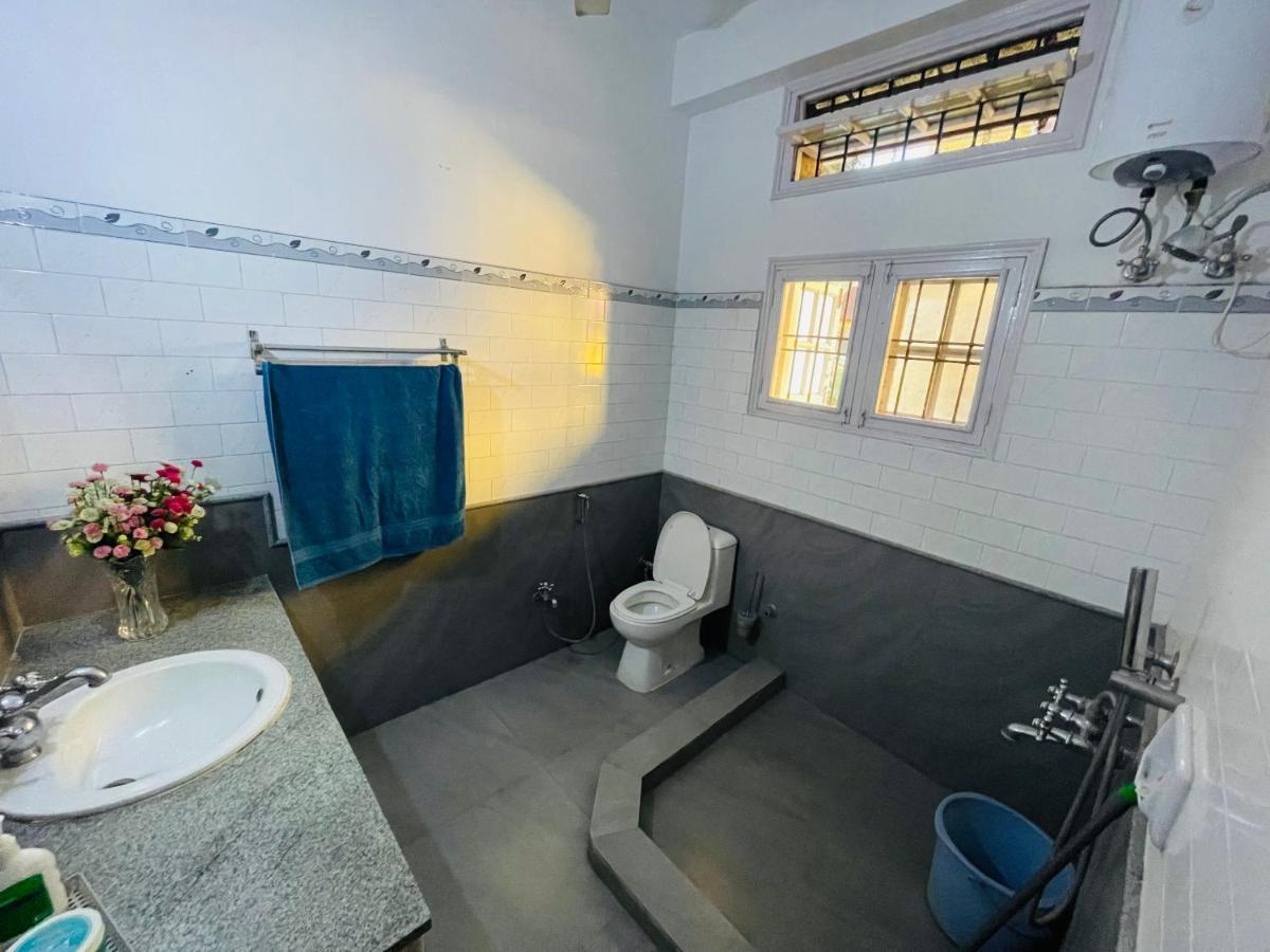 The Choudhury Manor Homestay Гувахати Экстерьер фото
