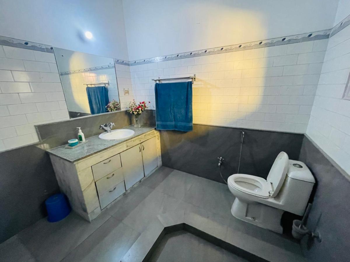 The Choudhury Manor Homestay Гувахати Экстерьер фото