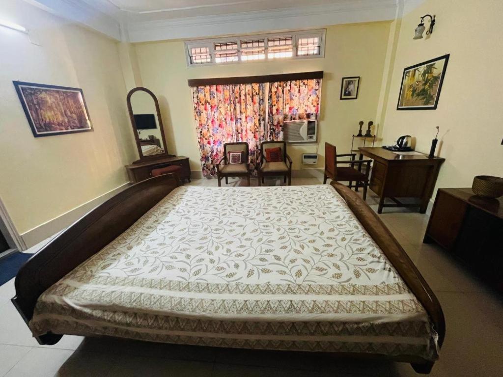 The Choudhury Manor Homestay Гувахати Экстерьер фото
